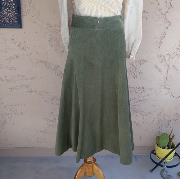Vintage Bloomingdale's Green Corduroy Midi Skirt - Picture 7 of 8